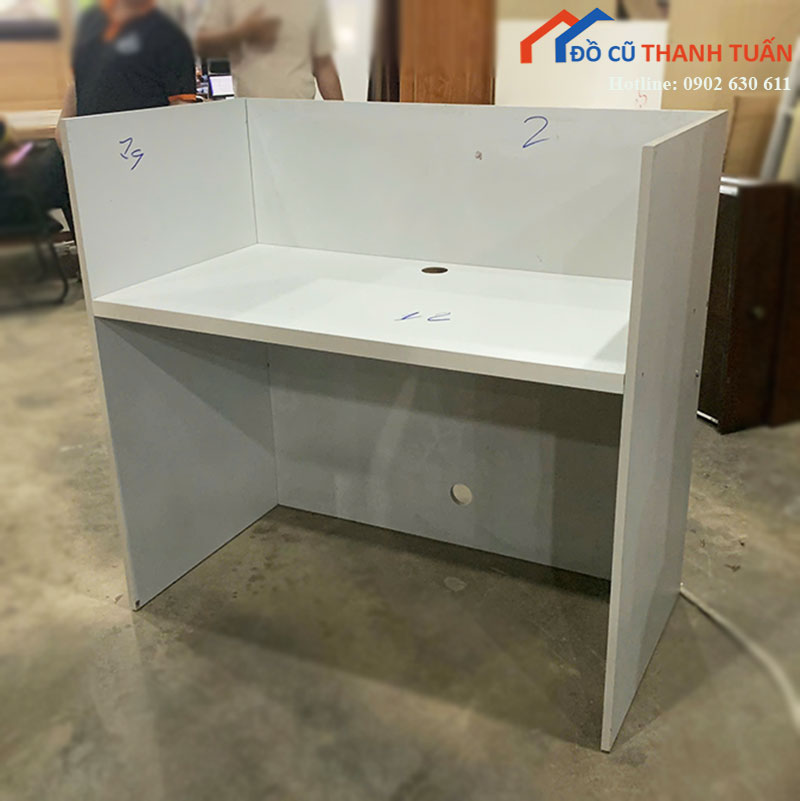 Bàn Quầy Làm Việc Cũ 1M15 Có Vách Ngăn Cao