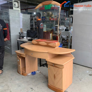 Bàn Trang Điểm Cũ Kèm Gương Lớn Và Hộc Đựng Đồ Tiện Lợi
