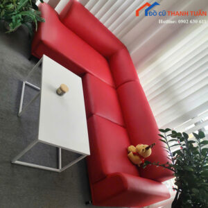 Bộ Sofa Cũ Bọc Da Màu Đỏ Nổi Bật