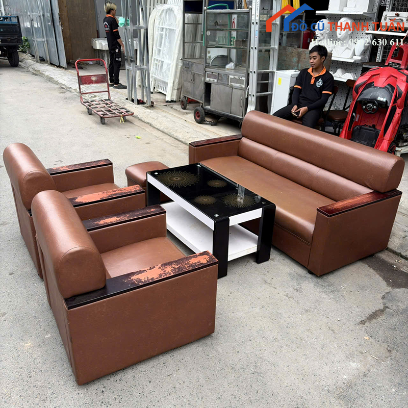 bo-sofa-cu-boc-da-mau-nau-kem-ban-tra-3 Bộ Sofa Cũ Bọc Da Màu Nâu Kèm Bàn Trà
