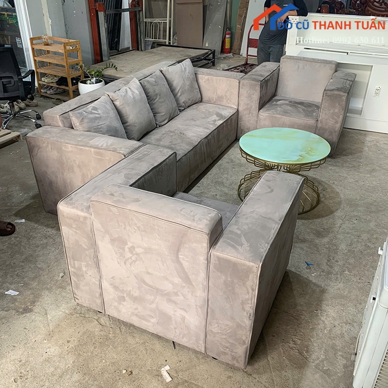 bo-sofa-cu-mau-xam-gom-bang-dai-va-hai-ghe-don-3 Bộ Sofa Cũ Màu Xám Gồm Băng Dài Và Hai Ghế Đơn