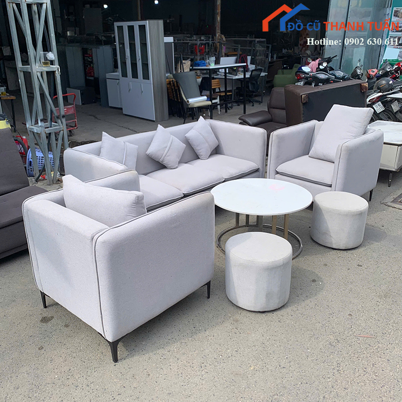 bo-sofa-cu-mau-xam-kem-ban-tra-va-don-tron-3 Bộ Sofa Cũ Màu Xám Kèm Bàn Trà Và Đôn Tròn