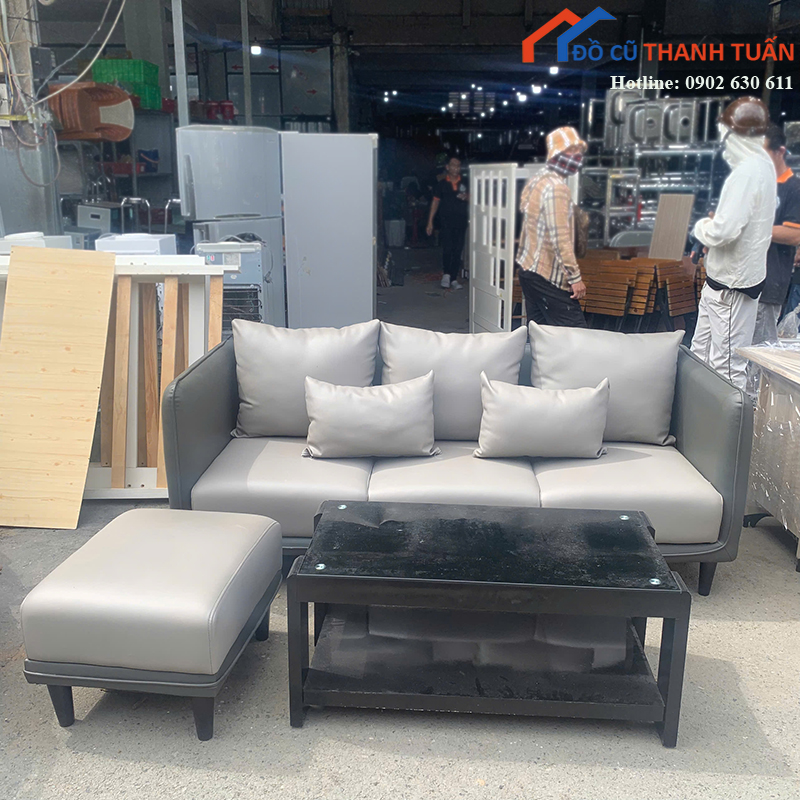 bo-sofa-da-cu-phong-khach-kem-ban-tra-den-sang-trong-1 Bộ Sofa Da Cũ Phòng Khách Kèm Bàn Trà Đen Sang Trọng