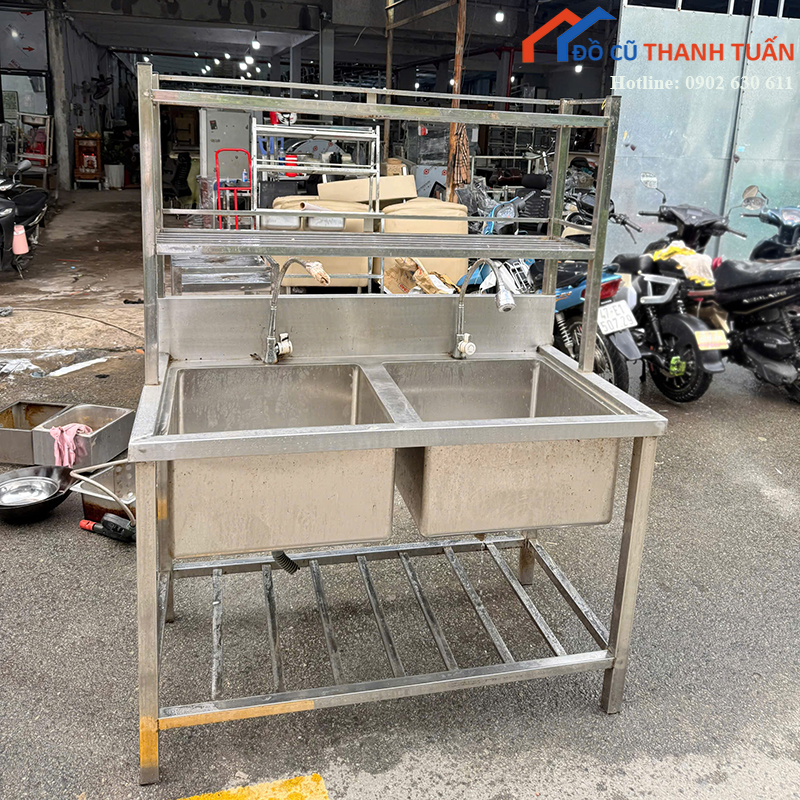 bon-rua-chen-inox-cu-2-hoc-kem-ke-tren (3)