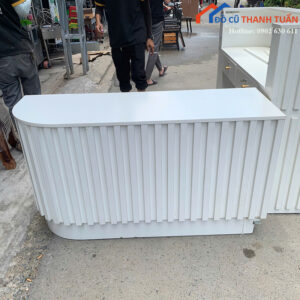 Đôn Quầy Lễ Tân Cũ 1M35x75CM Màu Trắng Thiết Kế Hiện Đại