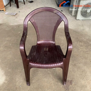 Ghế Nhựa Cũ Có Tay Vịn Cũ Màu Nâu Bền Đẹp