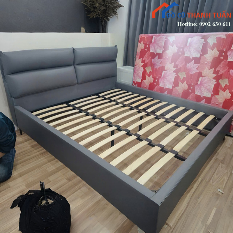 giuong-ngu-cu-1m8-khung-boc-nem-mau-xam-4 Giường Ngủ Cũ 1M8 Khung Bọc Nệm Màu Xám