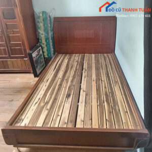 Giường Ngủ Cũ Bằng Gỗ Màu Nâu Thiết Kế Chắc Chắn