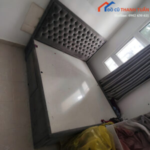 Giường Ngủ Cũ Bọc Nệm Nhung Xám Sang Trọng
