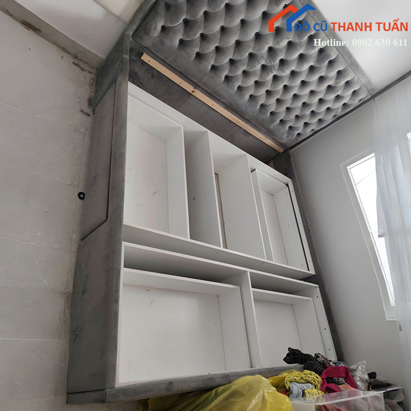 giuong-ngu-cu-boc-nem-nhung-xam-sang-trong-2 Giường Ngủ Cũ Bọc Nệm Nhung Xám Sang Trọng