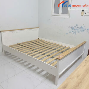 Giường Ngủ Cũ Khung Trắng Có Nan Gỗ Chắc Chắn