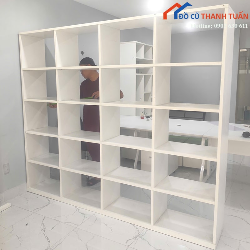 ke-trung-bay-cu-2m4x2m05-go-cong-nghiep-nhieu-ngan-vuong-1 Kệ Trưng Bày Cũ 2M4x2M05 Gỗ Công Nghiệp Nhiều Ngăn Vuông