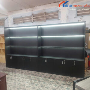 Kệ Trưng Bày Cũ 2Mx2M2 Màu Đen Có Đèn LED Nổi Bật
