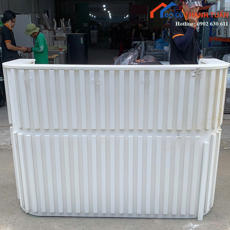 quay-le-tan-cu-1m6x1m1-mau-trang-thiet-ke-dang-cong-1 Quầy Lễ Tân Cũ 1M6x1M1 Màu Trắng Thiết Kế Dáng Cong