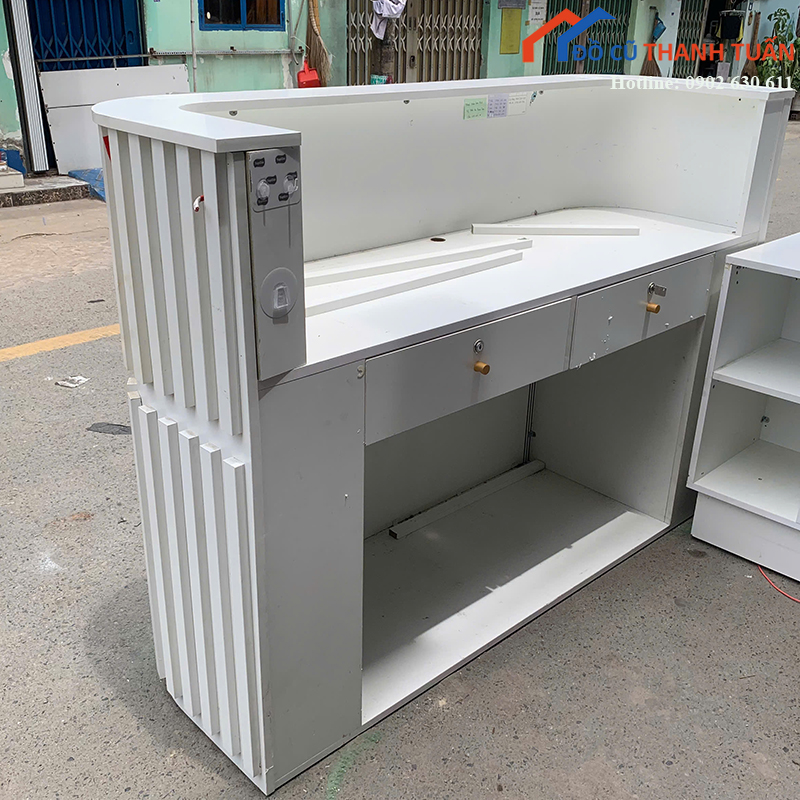quay-le-tan-cu-1m6x1m1-mau-trang-thiet-ke-dang-cong-2 Quầy Lễ Tân Cũ 1M6x1M1 Màu Trắng Thiết Kế Dáng Cong