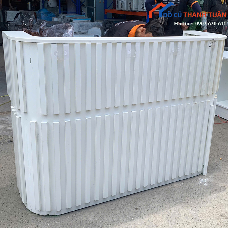 quay-le-tan-cu-1m6x1m1-mau-trang-thiet-ke-dang-cong-3 Quầy Lễ Tân Cũ 1M6x1M1 Màu Trắng Thiết Kế Dáng Cong