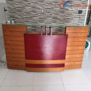 Quầy Lễ Tân Cũ Màu Gỗ Có Mặt Kính