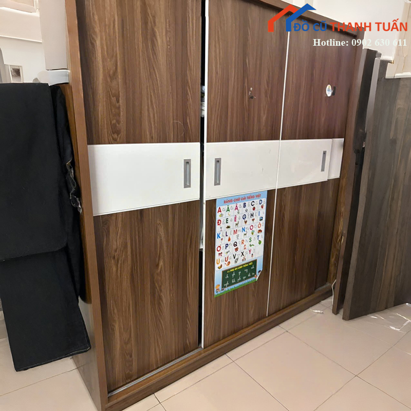 tu-quan-ao-cu-cua-lua-phoi-trang-van-go-1 Thanh Lý Đồ Nội Thất Cũ - Chuyên Mua Bán Bàn Ghế Cũ Giá Tốt Nhất