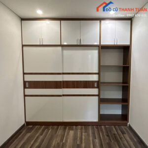 Tủ Quần Áo Cửa Lùa Cũ Kèm Kệ Trang Trí Hiện Đại
