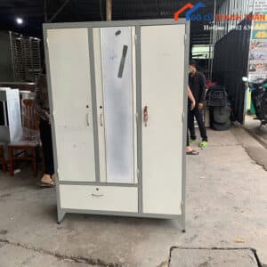 Tủ Quần Áo Sắt Cũ Ba Cánh Màu Trắng Xám Giá Tốt