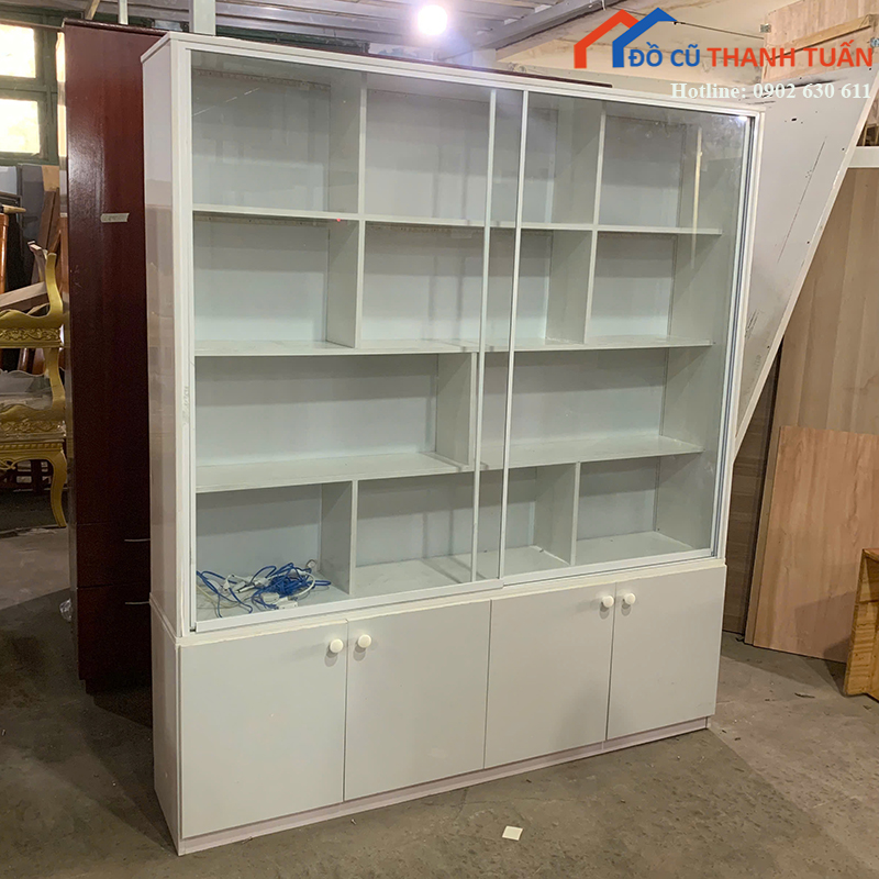 tu-trung-bay-cu-1m85x1m6-mau-trang-canh-kinh-nhieu-ngan (3)