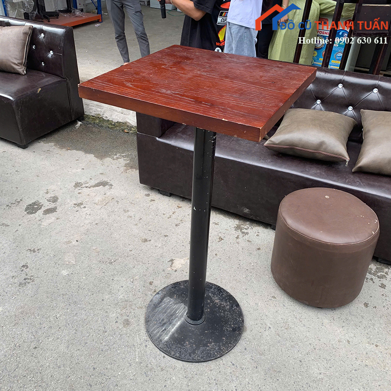 ban-bar-cu-mat-go-vuong-chan-sat-2 Bàn Cafe Cũ Mặt Gỗ Vuông Chân Sắt