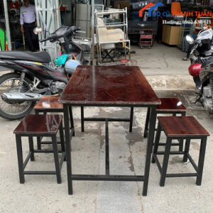 Bàn Ghế Gỗ Cũ Phong Cách Đơn Giản Cho Quán Ăn