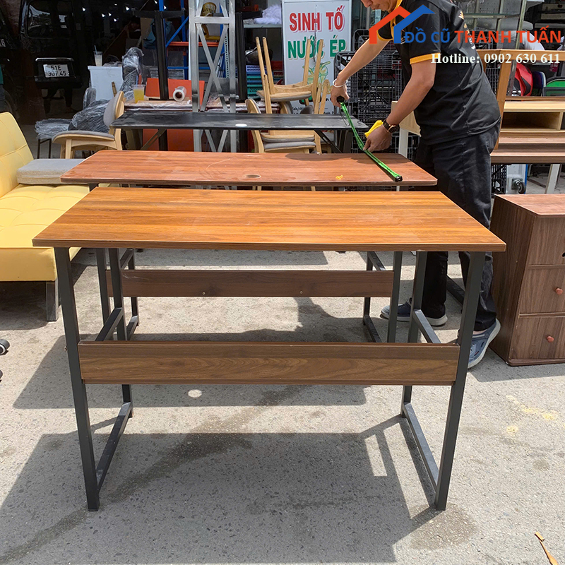 ban-lam-viec-cu-1m-mat-go-van-nau-chac-chan-2 Bàn Làm Việc Cũ 1M Mặt Gỗ Vân Nâu Chắc Chắn