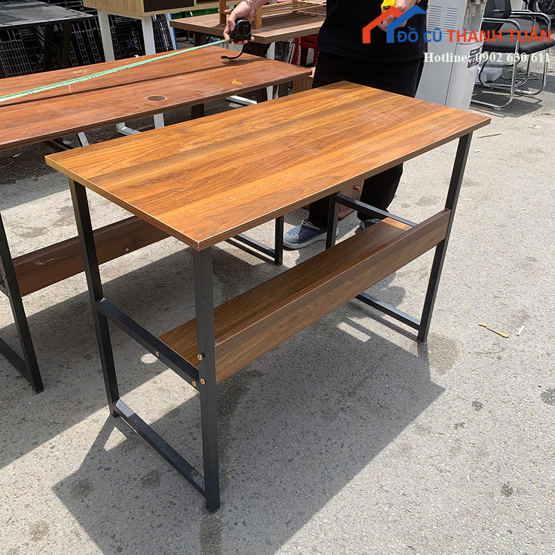 ban-lam-viec-cu-1m-mat-go-van-nau-chac-chan-3 Bàn Làm Việc Cũ 1M Mặt Gỗ Vân Nâu Chắc Chắn