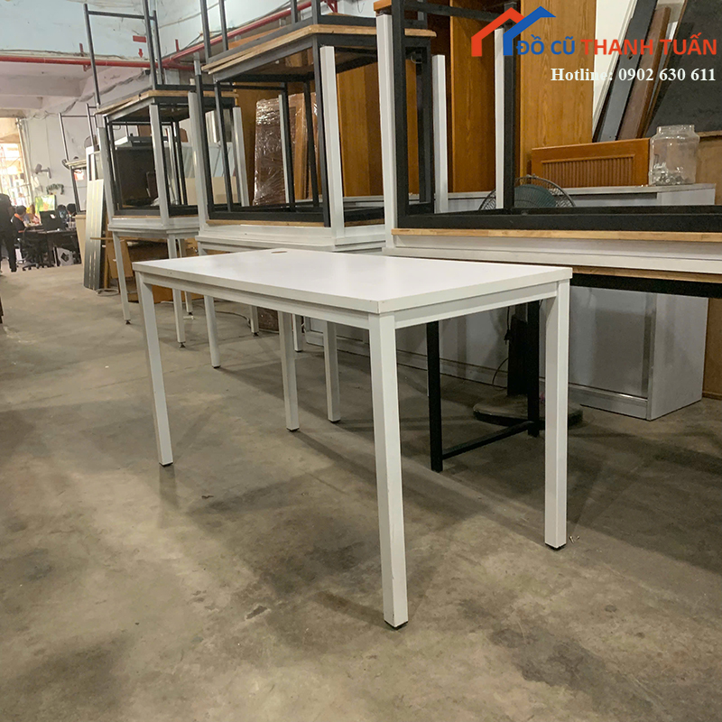 ban-lam-viec-cu-1m4-mau-trang-gia-thanh-ly-tot (3)