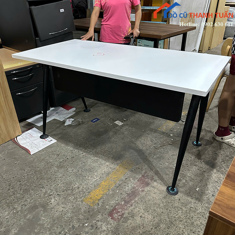 ban-lam-viec-cu-1m4x70cm-mat-trang-chan-sat-2 Bàn Làm Việc Cũ 1M4x70CM Mặt Trắng Chân Sắt