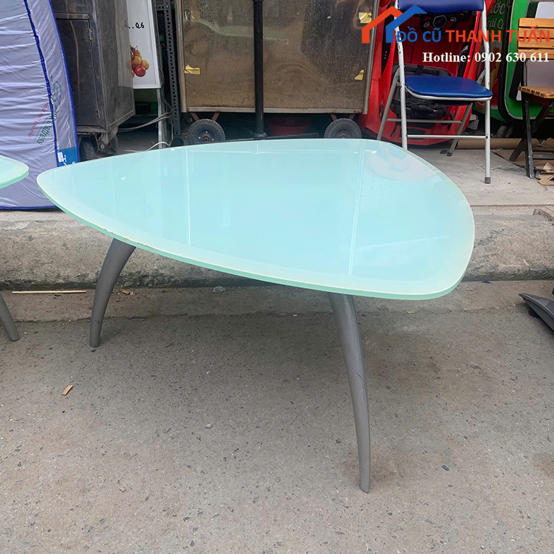 ban-sofa-cu-kinh-cuong-luc-mat-tam-giac (3)
