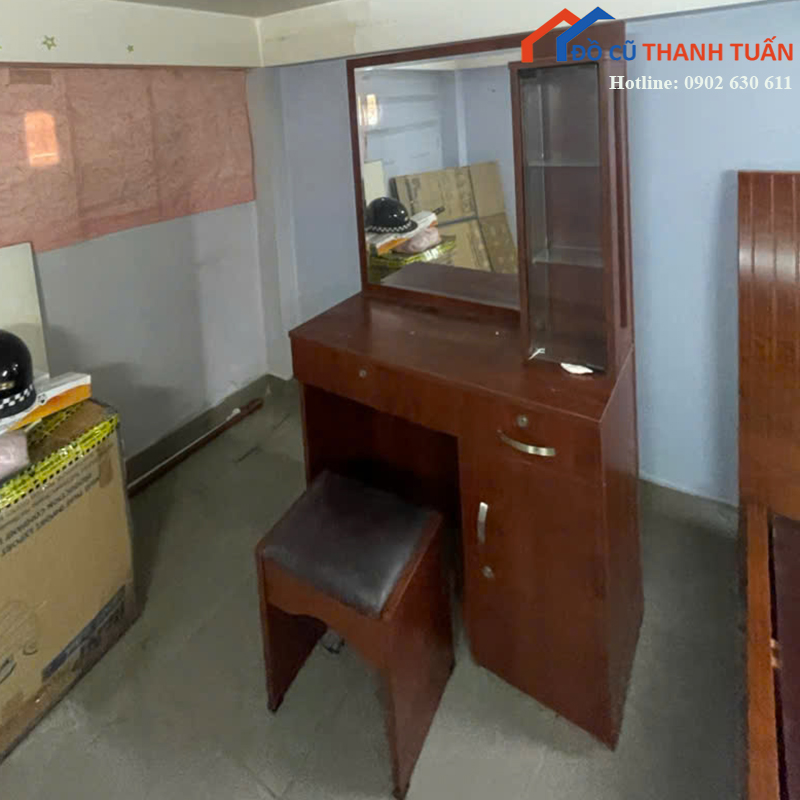 ban-trang-diem-cu-mau-nau-kem-ghe-ngoi-1 Thanh Lý Đồ Nội Thất Cũ - Chuyên Mua Bán Bàn Ghế Cũ Giá Tốt Nhất