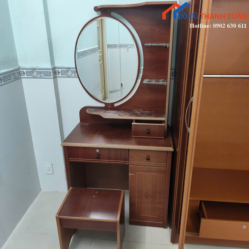 ban-trang-diem-go-cu-1m1-co-guong-tron-kem-ghe-1 Bàn Trang Điểm Gỗ Cũ 1M1 Có Gương Tròn Kèm Ghế