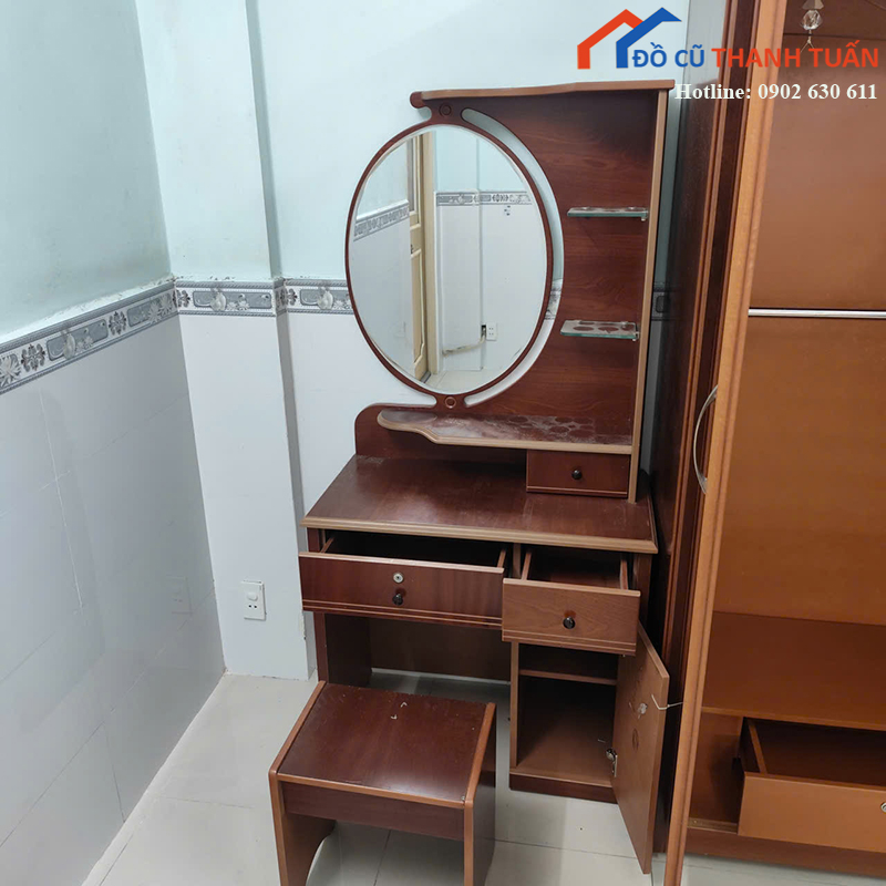 ban-trang-diem-go-cu-1m1-co-guong-tron-kem-ghe-2 Bàn Trang Điểm Gỗ Cũ 1M1 Có Gương Tròn Kèm Ghế
