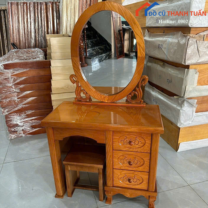 ban-trang-diem-go-guong-oval-sang-trong-moi-99-1 Bàn Trang Điểm Gỗ Gương Oval Sang Trọng Mới 99%