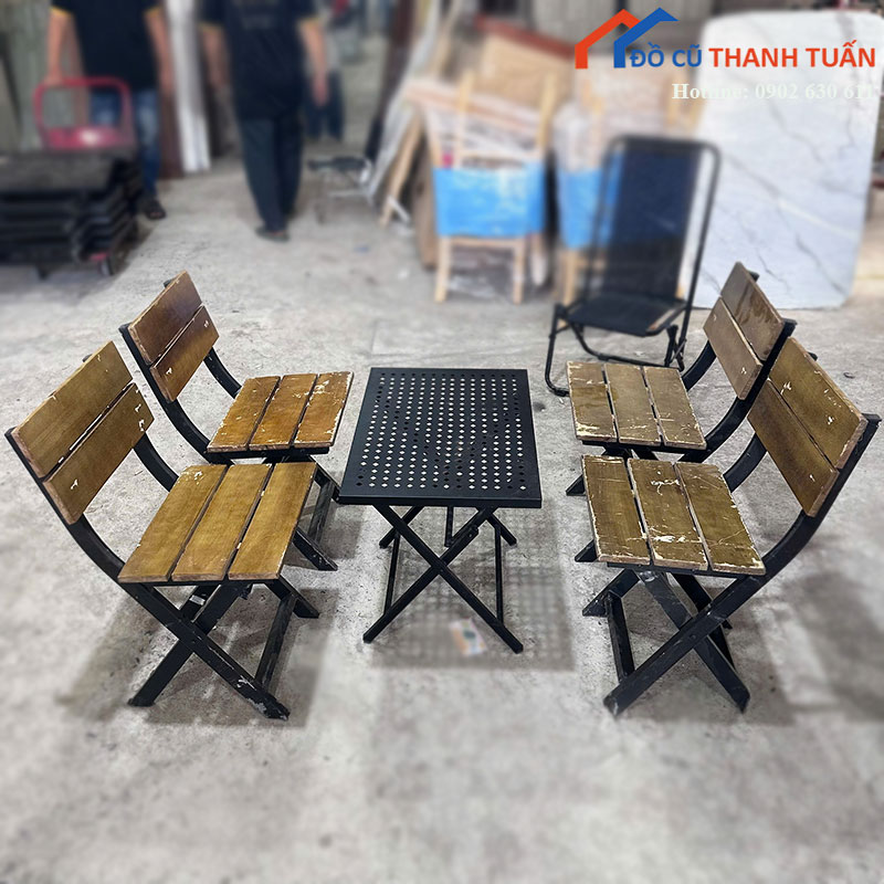 bo-ban-ghe-cafe-cu-gap-gon-khung-sat-mat-go-nhieu-mau-2 Bộ Bàn Ghế Cafe Cũ Gấp Gọn Khung Sắt Mặt Gỗ (Nhiều Mẫu)