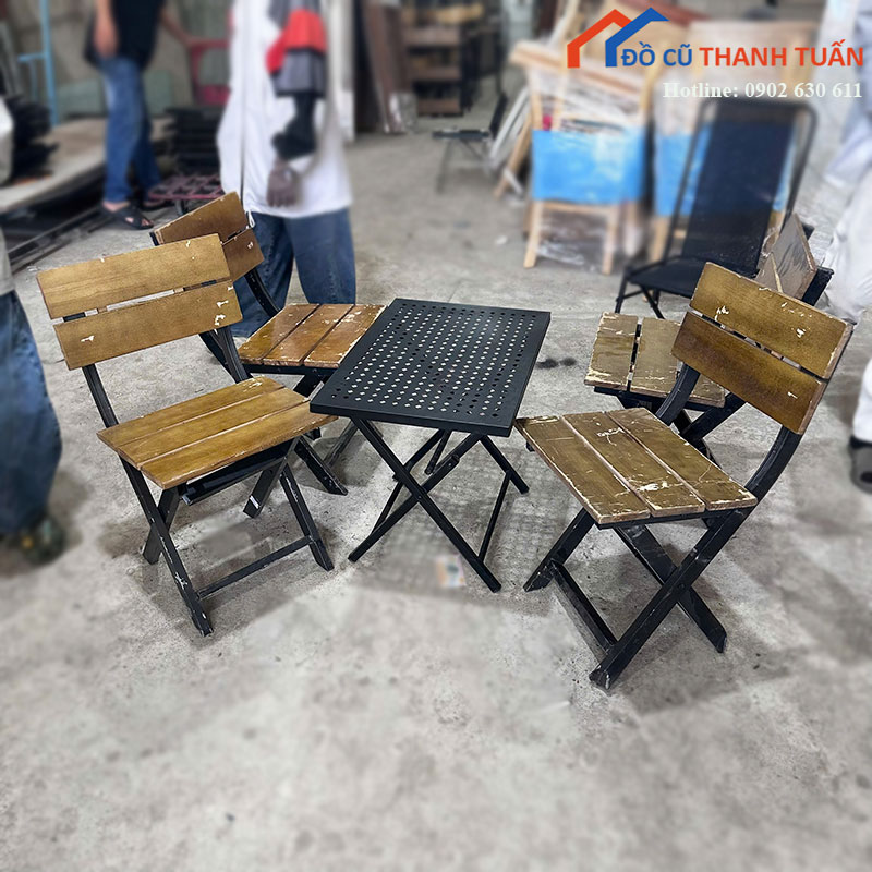bo-ban-ghe-cafe-cu-gap-gon-khung-sat-mat-go-nhieu-mau-4 Bộ Bàn Ghế Cafe Cũ Gấp Gọn Khung Sắt Mặt Gỗ (Nhiều Mẫu)