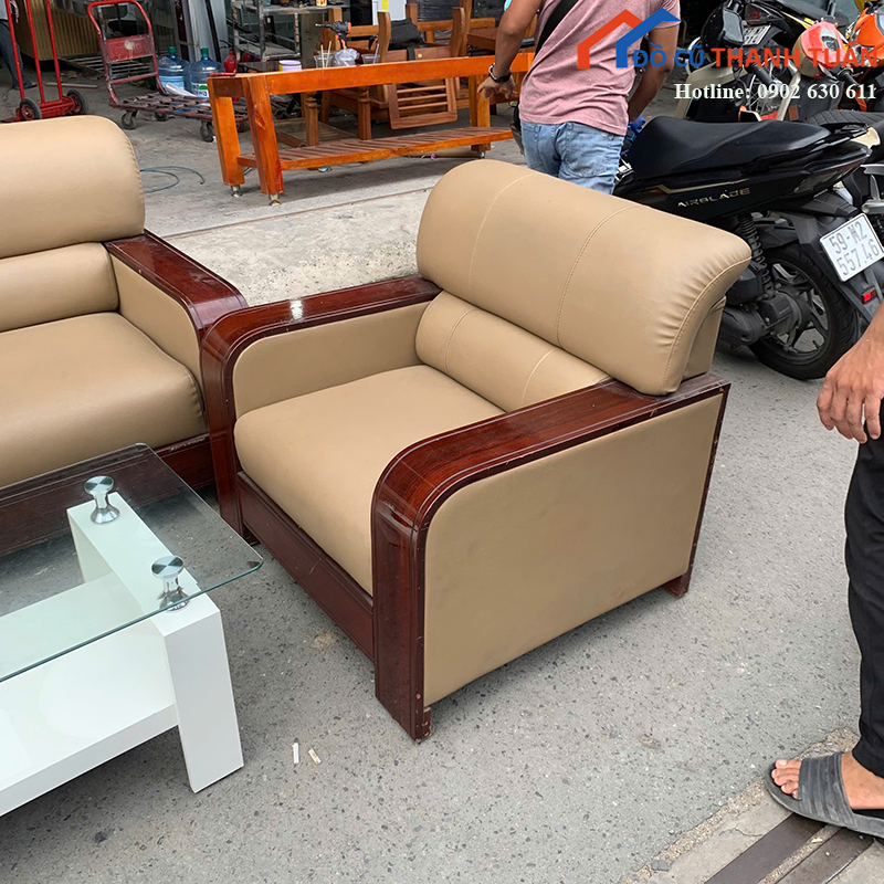 bo-sofa-cu-kem-ban-tra-mat-kinh-hien-dai (4)