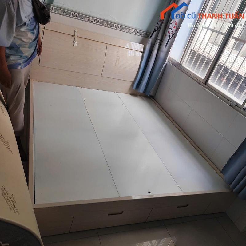 giuong-ngu-cu-1m8-co-hoc-keo-tien-loi-2 Giường Ngủ Cũ 1M8 Có Hộc Kéo Tiện Lợi