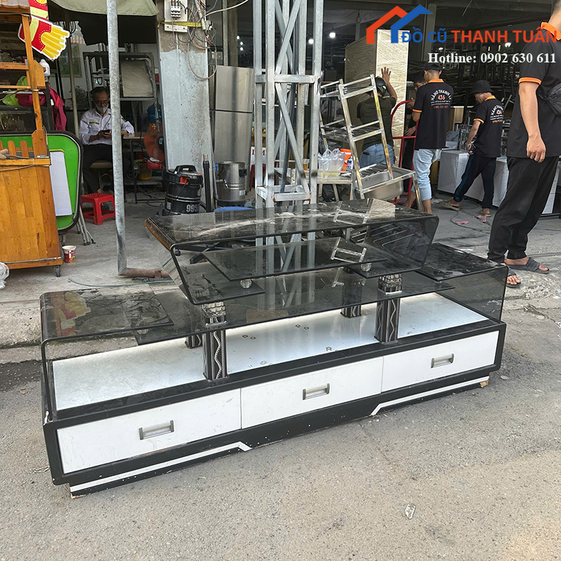 ke-tivi-cu-1m7-kinh-cuong-luc-thiet-ke-hien-dai-2 Kệ Tivi Cũ 1M7 Kính Cường Lực Thiết Kế Hiện Đại