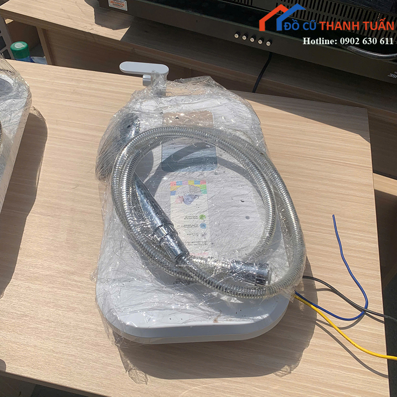 may-nuoc-nong-comfee-cu-chong-giat-an-toan-3 Máy Nước Nóng Comfee Cũ Chống Giật An Toàn