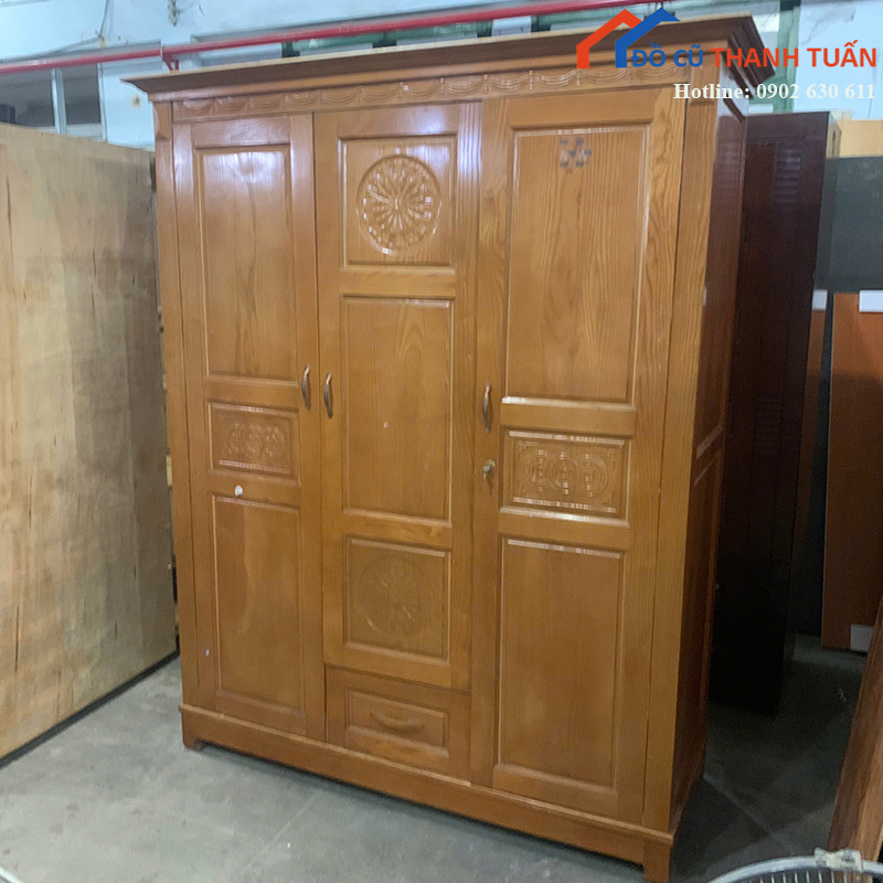 tu-quan-ao-go-cu-1m6-3-canh-cham-hoa-van-4 Thanh Lý Đồ Nội Thất Cũ - Chuyên Mua Bán Bàn Ghế Cũ Giá Tốt Nhất