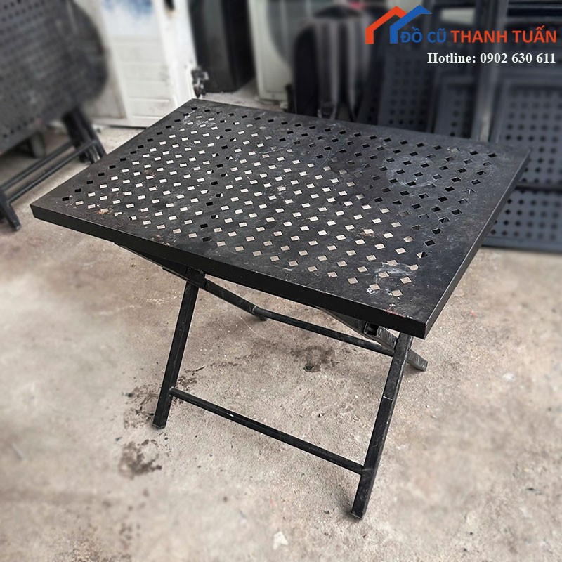 ban-cafe-sat-gap-cu-mat-duc-lo-gon-nhe-2 Bàn Cafe Sắt Gấp Cũ Mặt Đục Lỗ Gọn Nhẹ