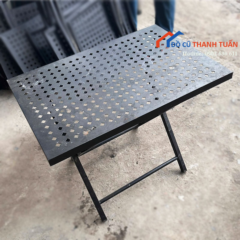 ban-cafe-sat-gap-cu-mat-duc-lo-gon-nhe-3 Bàn Cafe Sắt Gấp Cũ Mặt Đục Lỗ Gọn Nhẹ