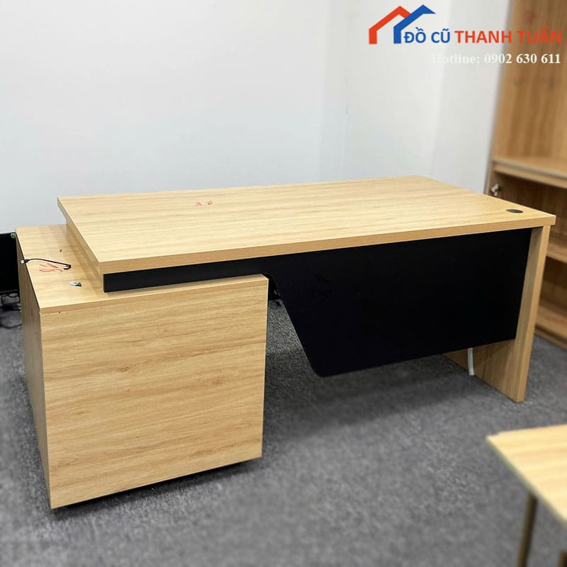 Bàn Giám Đốc Gỗ Công Nghiệp Cũ Phối Đen Hiện Đại