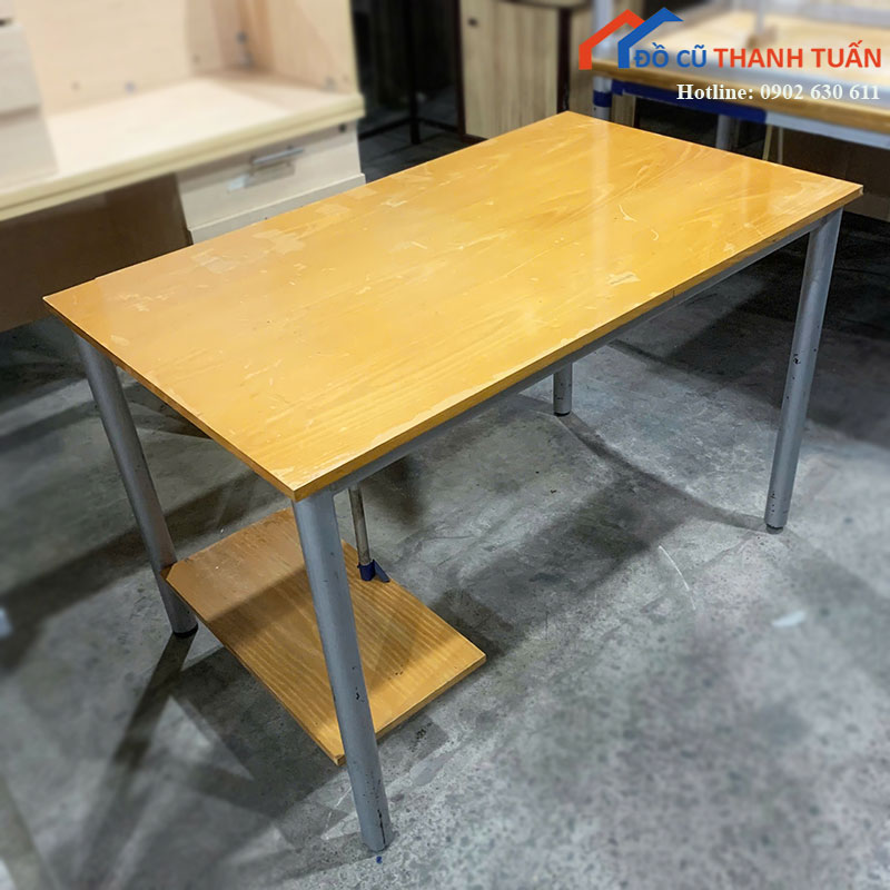 ban-hoc-cu-1m2-chan-sat-co-ke-de-pc-1 Bàn Học Cũ 1m2 Chân Sắt Có Kệ Để PC