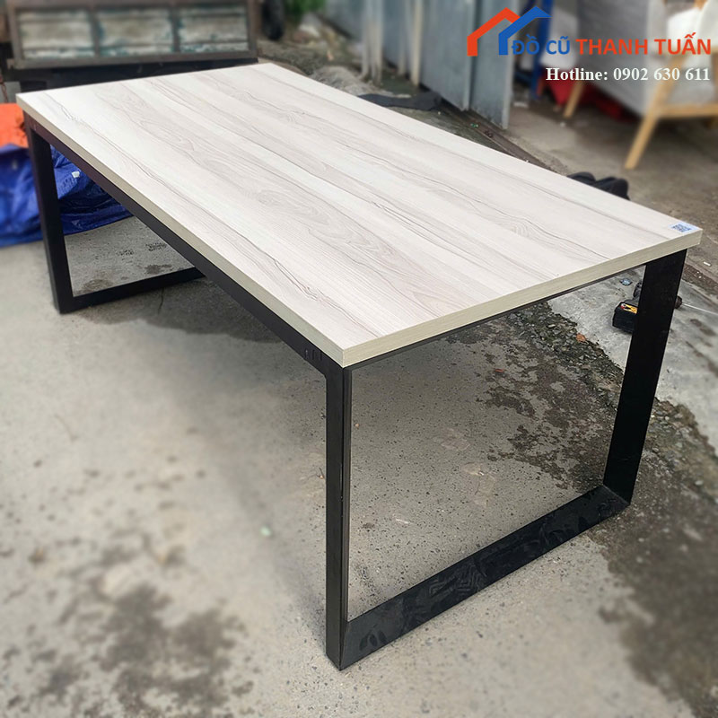 Bàn Họp Chân Sắt 1m8 Cũ Mặt Gỗ Sáng