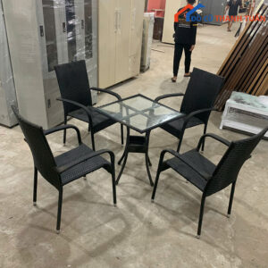 Bộ Bàn Ghế Mây Nhựa Cũ 4 Ghế Đen Kèm Bàn Trà Kính