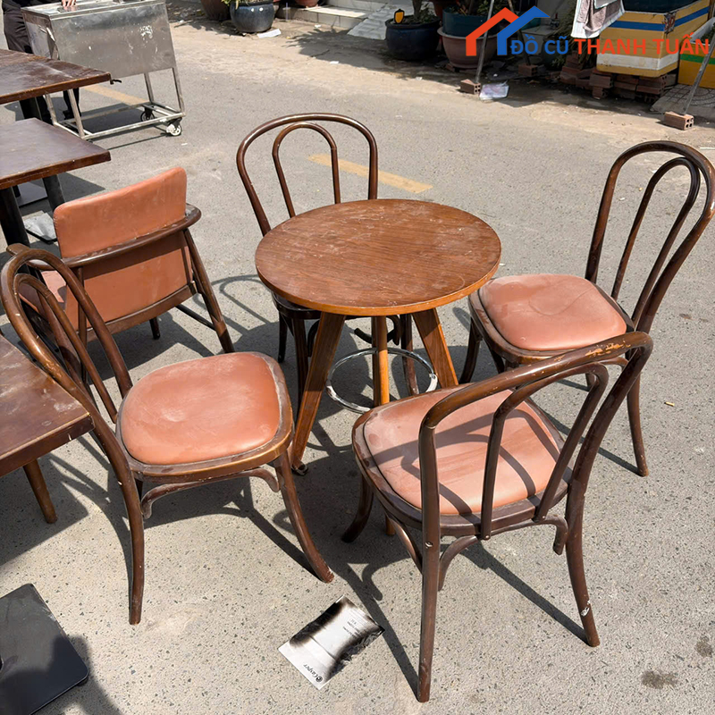 bo-ban-ghe-thonet-cu-4-ghe-dem-da-kieu-dang-co-dien-1 Bộ Bàn Ghế Thonet Cũ 4 Ghế Đệm Da Kiểu Dáng Cổ Điển